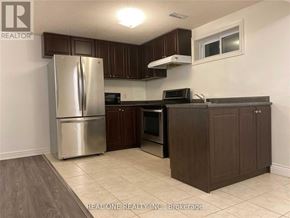Markham (Royal Orchard) apartment for rent - A kitchen with a refrigerator, oven, microwave, and cabinets.