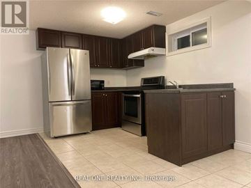 Markham (Royal Orchard) apartment for rent - A kitchen with a refrigerator, oven, microwave, and cabinets.