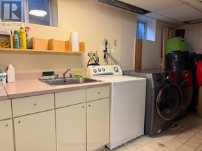 Toronto (Bayview Village) apartment for rent - A laundry room with a washer and dryer.