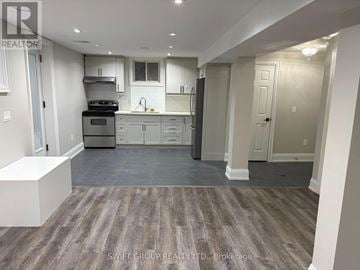 Whitby (Downtown Whitby) apartment for rent - A kitchen with a stove top oven, microwave, and refrigerator.