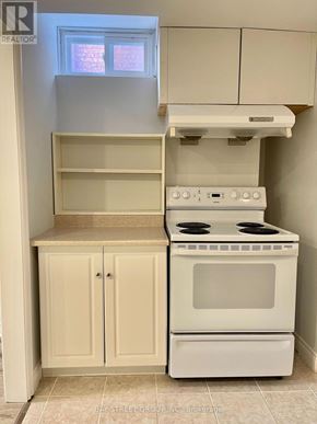 Richmond Hill (Doncrest) apartment for rent - A white stove and oven in a kitchen with a window above it.