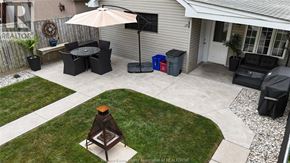 Windsor apartment for rent - A patio with a table, chairs, and an umbrella.