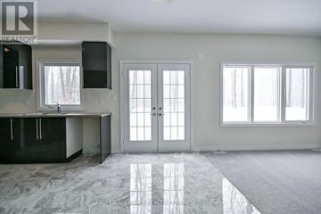 Gravenhurst (Muskoka (S)) apartment for rent - A spacious kitchen with black cabinets and a marble floor.