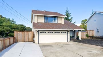 Rodeo house for rent - 882 Coral Ridge Cir.