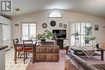 Brampton (Brampton South) apartment for rent - A living room with a brown leather couch and a wooden table.