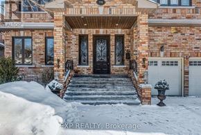 Newmarket (Stonehaven-Wyndham) apartment for rent - A house with a black front door and a snow-covered front yard.