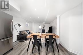 Richmond Hill (Devonsleigh) apartment for rent - A modern kitchen with a dining table and chairs.