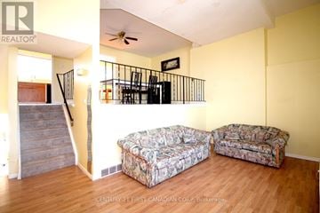 London North (North I) townhouse for rent - A living room with a couch and a cushioned chair.
