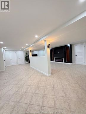 Windsor apartment for rent - A spacious room with a tiled floor and a fireplace.