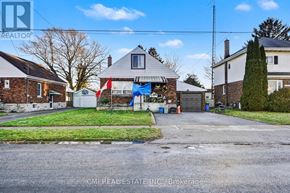 Niagara Falls (Dorchester) apartment for rent - A residential area with houses and a clear sky.