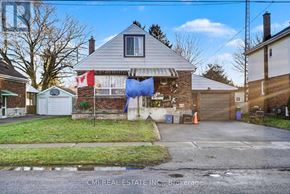 Niagara Falls (Dorchester) apartment for rent - A house with a Canadian flag on the front.