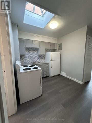 Richmond Hill (Mill Pond) apartment for rent - A kitchen with a stove top oven and a refrigerator.