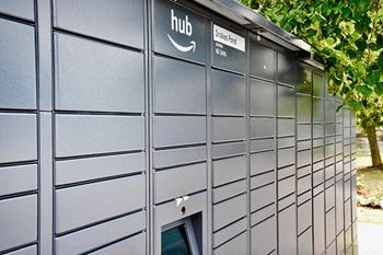 Package hub