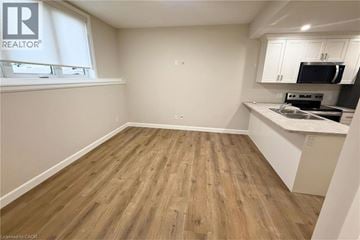 Woodstock apartment for rent - A room with wooden flooring and a kitchenette area.