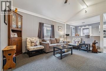 Hamilton apartment for rent - A living room with a grey carpet and furniture.