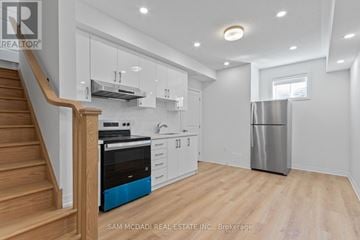 Brampton (Northwest Brampton) townhouse for rent - A kitchen with a stainless steel refrigerator and wooden floors.