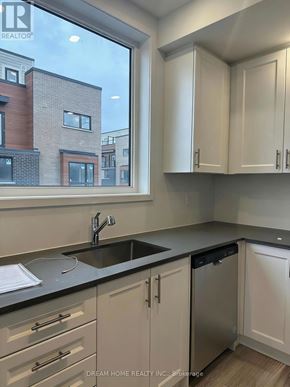 Newmarket (Glenway Estates) townhouse for rent - A kitchen with a view of a building outside the window.