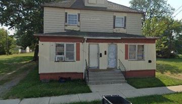 Lima apartment for rent - A two-story house with a red stripe on the side.
