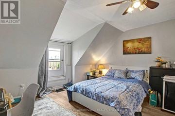 Toronto (Dovercourt-Wallace Emerson-Junction) townhouse for rent - A bedroom with a bed, a chair, and a ceiling fan.