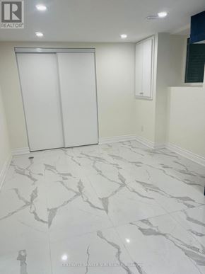 Oshawa (Lakeview) apartment for rent - A room with a marble floor and white walls.