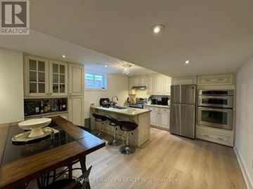 Richmond Hill (South Richvale) apartment for rent - A well-lit kitchen with a dining table and chairs.