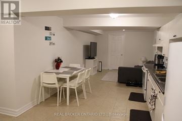 Vaughan (Maple) apartment for rent - A dining room with a table and chairs is shown.