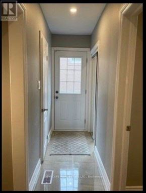 Toronto (Parkwoods-Donalda) apartment for rent - A hallway with a door at the end.