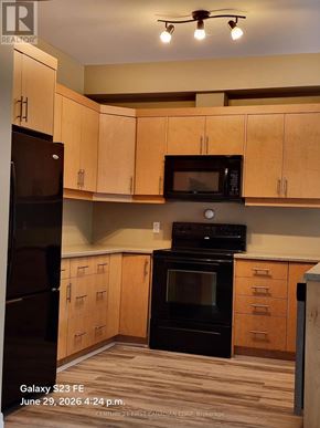 London North (North B) townhouse for rent - A hallway with two doors and a mat on the floor.