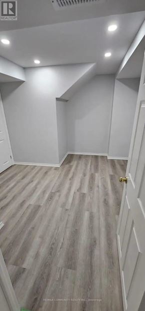 Brampton (Fletcher's West) apartment for rent - A room with wooden flooring and white walls.
