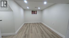 Windsor apartment for rent - A room with wooden flooring and a picture frame on the wall.