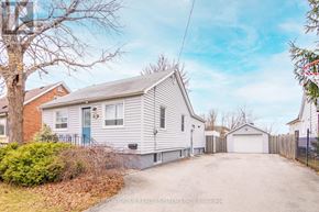 Burlington (Freeman) apartment for rent - A residential area with a house and a driveway.
