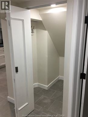 Windsor apartment for rent - A hallway with a white door and a black handle.