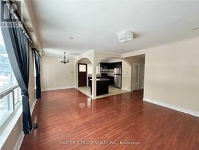 Richmond Hill (Crosby) apartment for rent - A spacious room with hardwood floors and a large window.