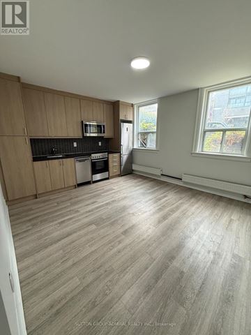 Toronto (Wychwood) multi-family for rent - 2 - 915 ST CLAIR AVENUE W 2
