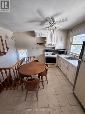 King (King City) apartment for rent - A kitchen with a table and chairs.