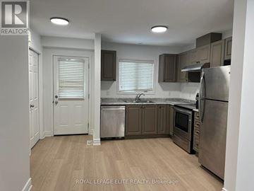 Cambridge townhouse for rent - A kitchen with wooden floors and stainless steel appliances.
