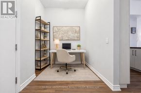 Grimsby (Grimsby Beach) townhouse for rent - A room with a desk and a chair in it.