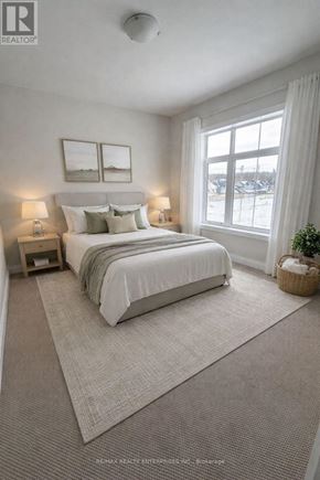Oro-Medonte apartment for rent - A bedroom with a large bed and two lamps.