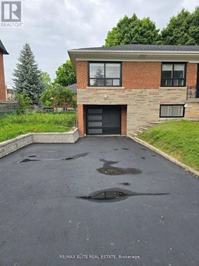 Toronto (Newtonbrook East) apartment for rent - A house with a driveway in front of it.