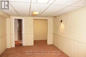 Oakville (Fd Ford) apartment for rent - A room with a door and a wall with a striped pattern.