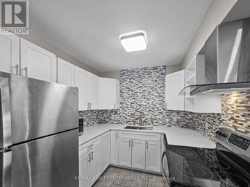 Barrie (Alliance) condo for rent - A kitchen with a stainless steel refrigerator and a stone backsplash.