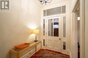 Toronto (Trinity-Bellwoods) townhouse for rent - A white door with a glass panel and a white wall.