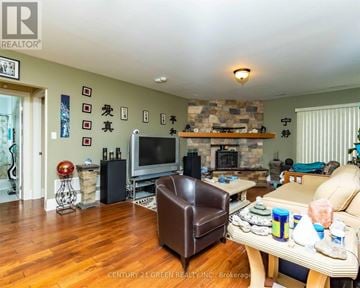 Mono apartment for rent - A living room with a brown leather chair and a wooden coffee table.