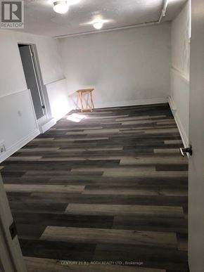 Barrie (Cundles East) apartment for rent - A room with wooden flooring and a small table in the corner.
