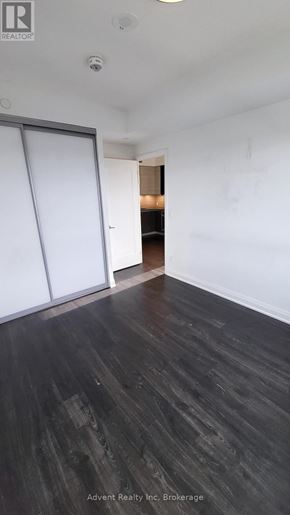 Richmond Hill (Doncrest) condo for rent - A room with a sliding door and wood flooring.