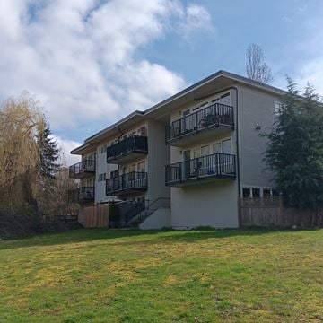 Nanaimo apartment for rent - A two-story apartment building with a balcony on the second floor.
