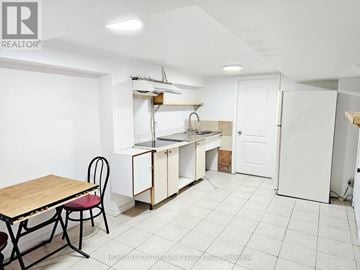 Toronto (Milliken) apartment for rent - A kitchen area with a table and chairs.