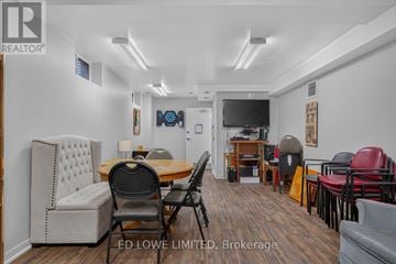 Barrie (East Bayfield) townhouse for rent - A living room with a dining table and chairs.