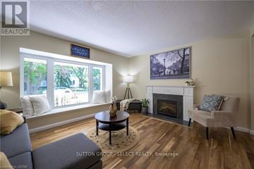 London North (North H) duplex for rent - A living room with a fireplace and a painting on the wall.