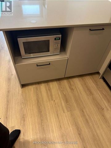 Brampton (Credit Valley) townhouse for rent - A kitchen with a microwave oven in a drawer.